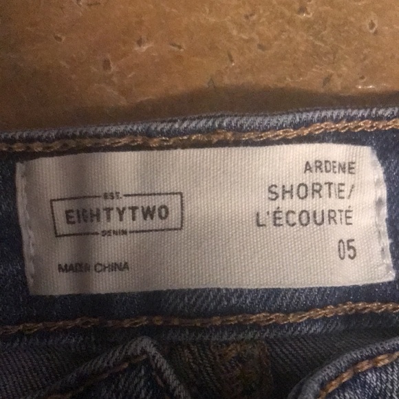 I’m selling a shorts, its very comfortable. - Picture 2 of 2